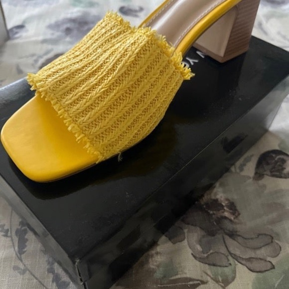 New in the box - Picture 5 of 11